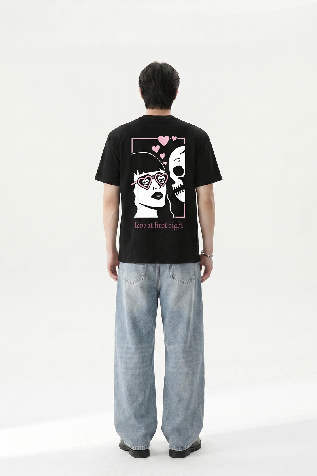 LOVE AT FIRST SIGHT VOYD BLACK T-SHIRT