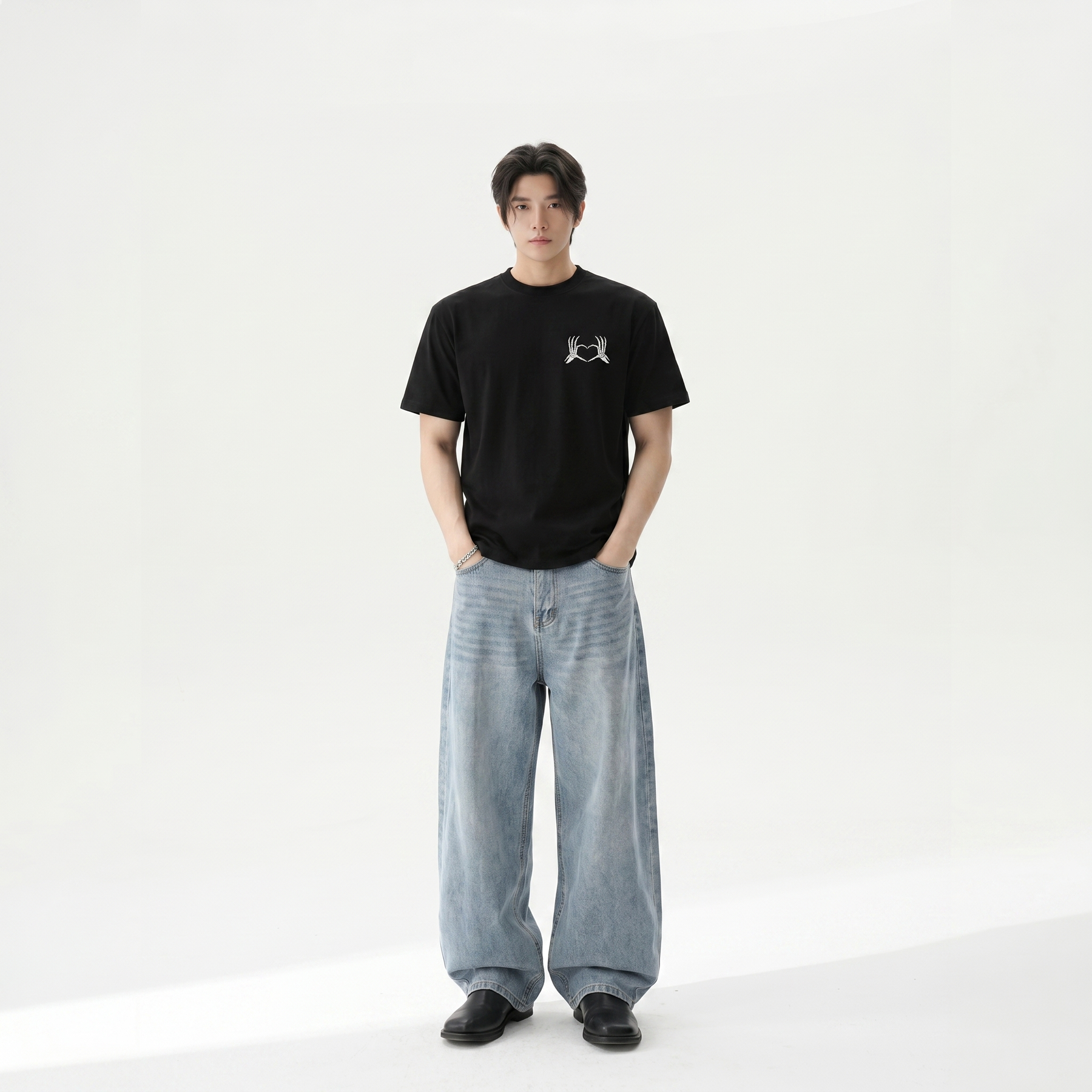 LOVE AT FIRST SIGHT VOYD BLACK T-SHIRT