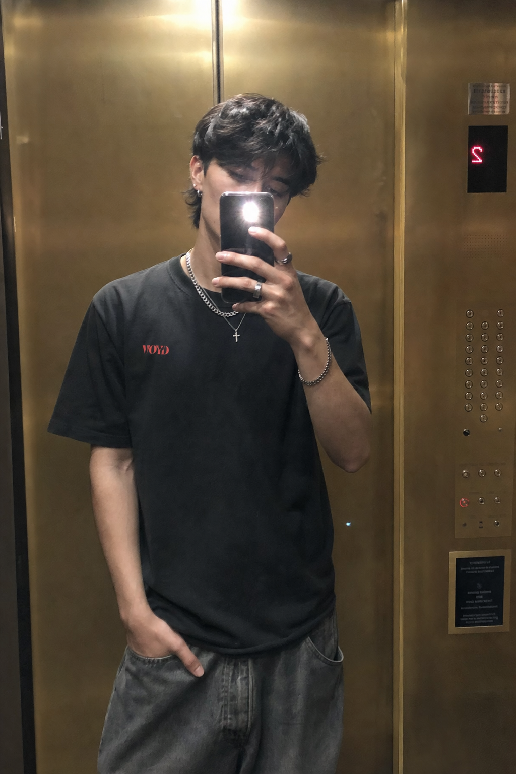 VOYD seen on you elevator mirror styling